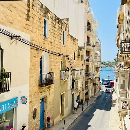Sea View Duplex - Sliema Centre * 그지라